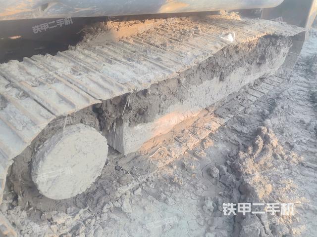 右侧履带整体(行走机构) 右侧履带整体(行走机构)