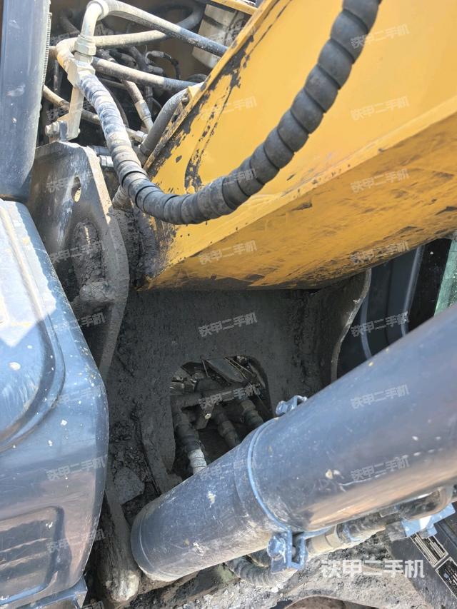 大臂根部 斜视(工作和回转装置) 大臂根部 斜视(工作和回转装置)