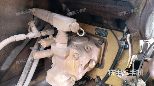 液压泵舱室正面整体(整机外观) 液压泵舱室正面整体(整机外观)