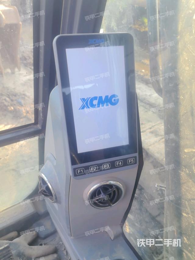 显示屏 (驾驶室部分) 显示屏 (驾驶室部分)