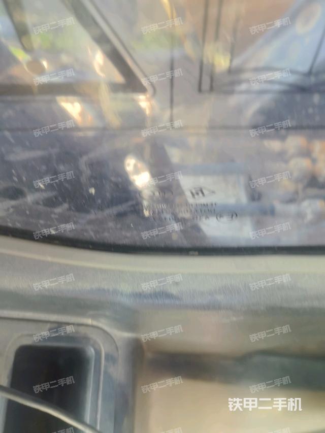 右侧玻璃角标(驾驶室部分) 右侧玻璃角标(驾驶室部分)