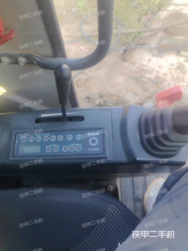 座椅左侧控制台/音响/含左手柄(驾驶室部分) 座椅左侧控制台/音响/含左手柄(驾驶室部分)