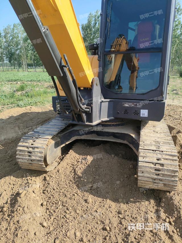 转盘和下车架正前(工作和回转装置) 转盘和下车架正前(工作和回转装置)