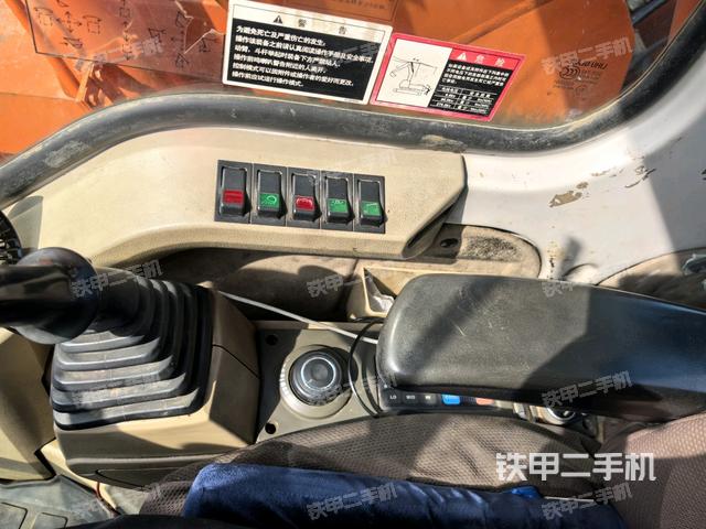 座椅左側(cè)控制臺(tái)/音響/含左手柄（駕駛室部分）