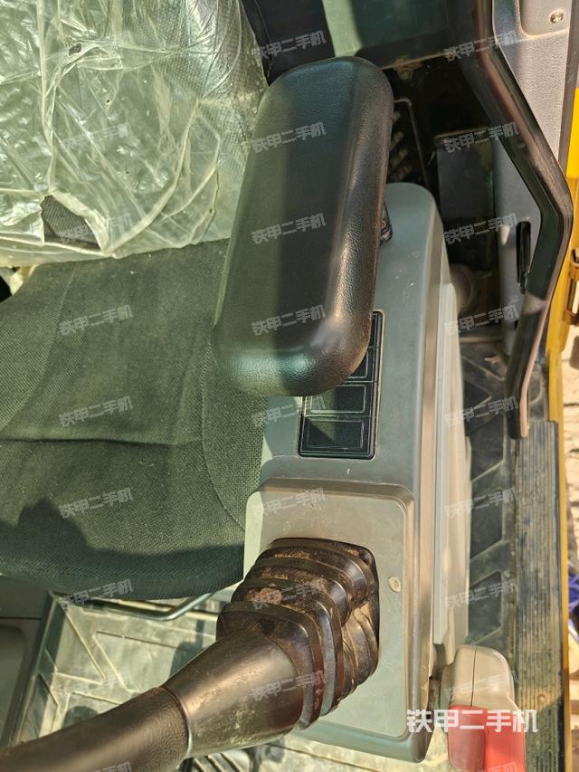 座椅左側(cè)控制臺(tái)/音響/含左手柄（駕駛室部分）