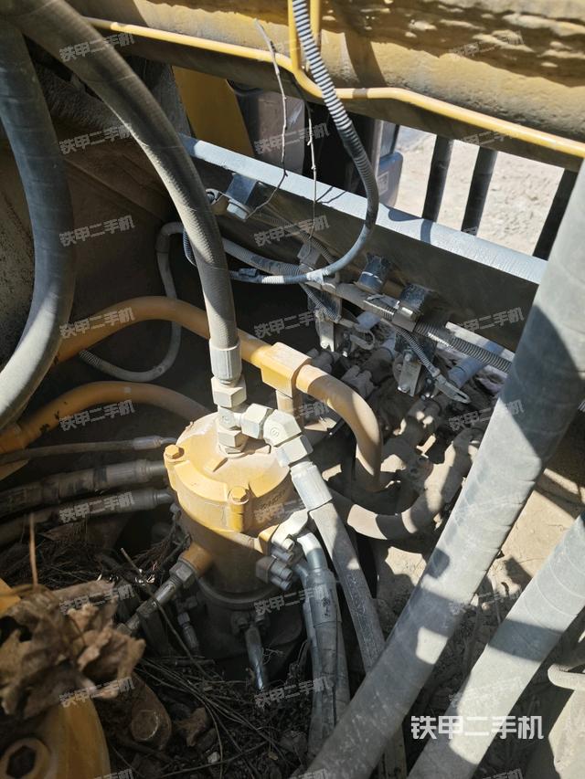 中央回转接头特写(上车部件) 中央回转接头特写(上车部件)