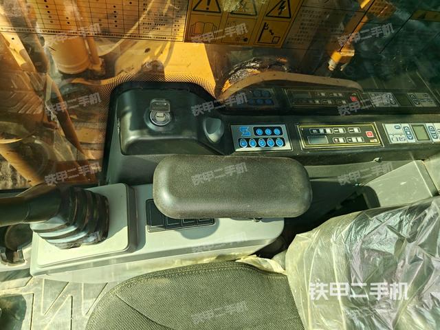 座椅右側(cè)控制臺(tái)/鑰匙門/油門/含右手柄（駕駛室部分）