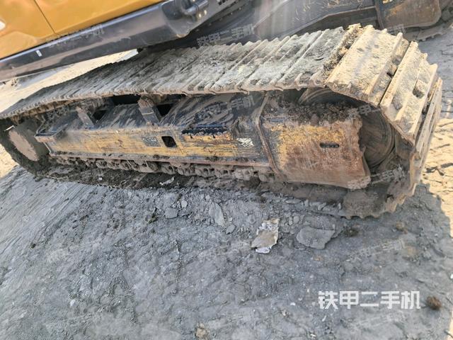 右侧履带整体(行走机构) 右侧履带整体(行走机构)