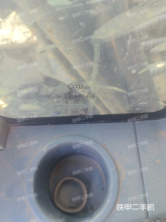 右侧玻璃角标(驾驶室部分) 右侧玻璃角标(驾驶室部分)