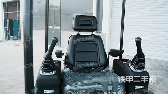 駕駛室整體(整機(jī)外觀) 駕駛室整體(整機(jī)外觀)