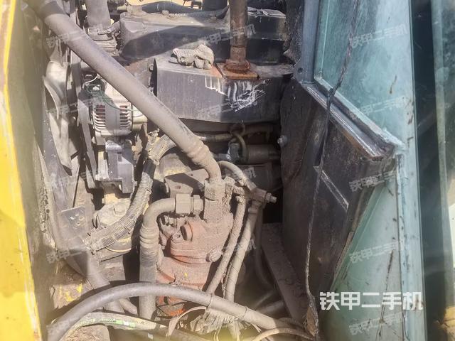 回转马达和主控阀（整机外观）