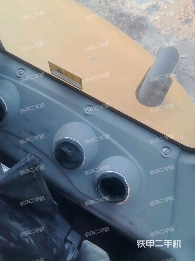 座椅后部(驾驶室部分) 座椅后部(驾驶室部分)