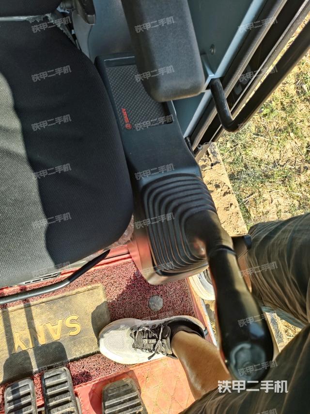 座椅左側(cè)控制臺(tái)/音響/含左手柄（駕駛室部分）