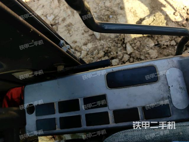 座椅左侧控制台/音响/含左手柄(驾驶室部分) 座椅左侧控制台/音响/含左手柄(驾驶室部分)