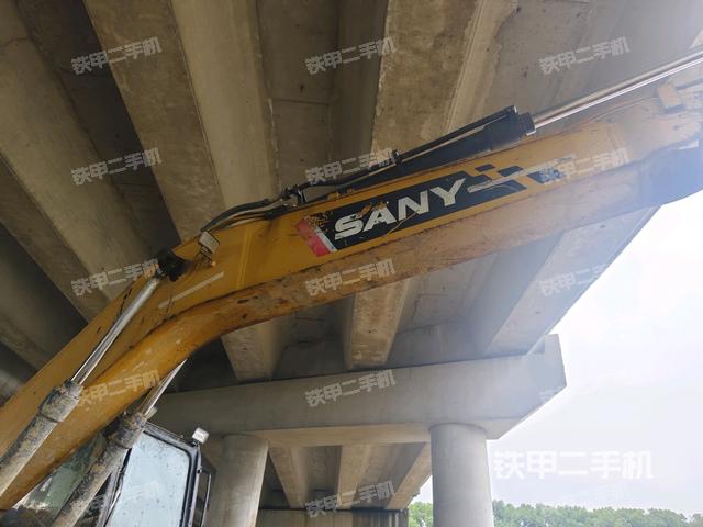 大臂整体 右侧(工作和回转装置) 大臂整体 右侧(工作和回转装置)