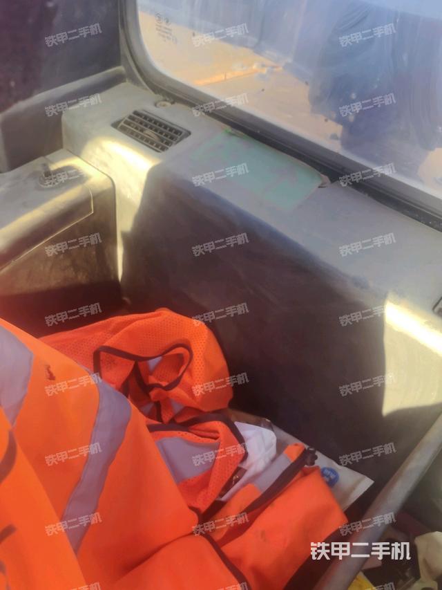 座椅后部(驾驶室部分) 座椅后部(驾驶室部分)