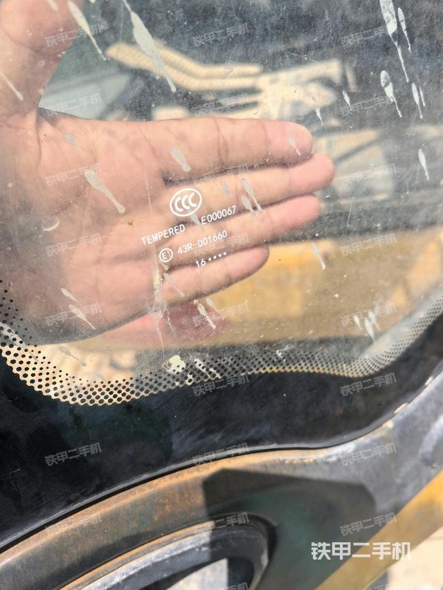 后窗玻璃角标(驾驶室部分) 后窗玻璃角标(驾驶室部分)