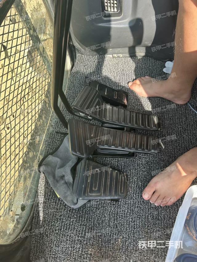 后窗玻璃角标（驾驶室部分）