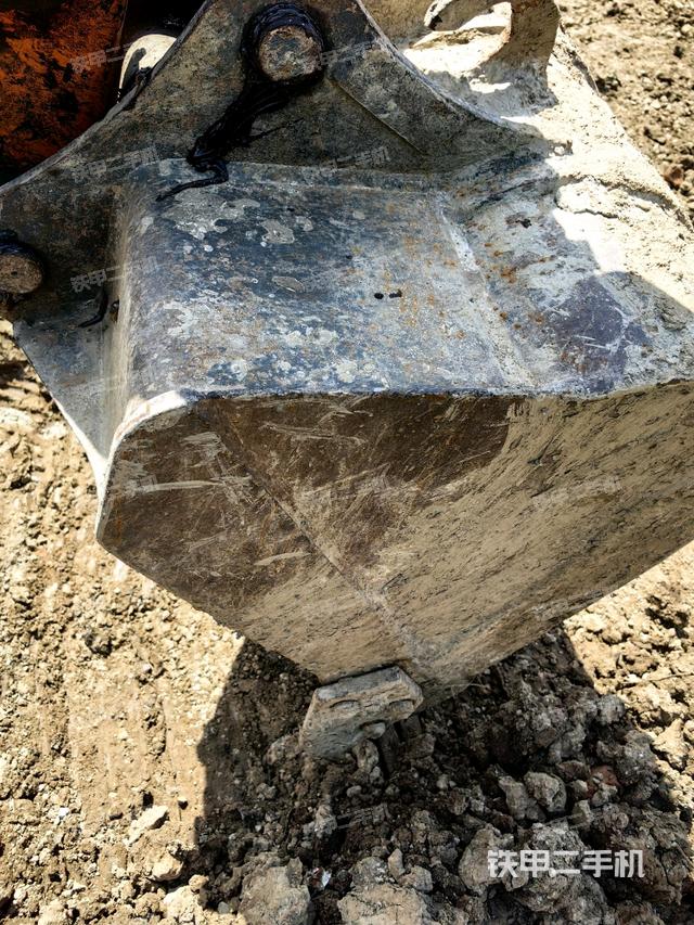 铲斗45度(工作和回转装置) 铲斗45度(工作和回转装置)