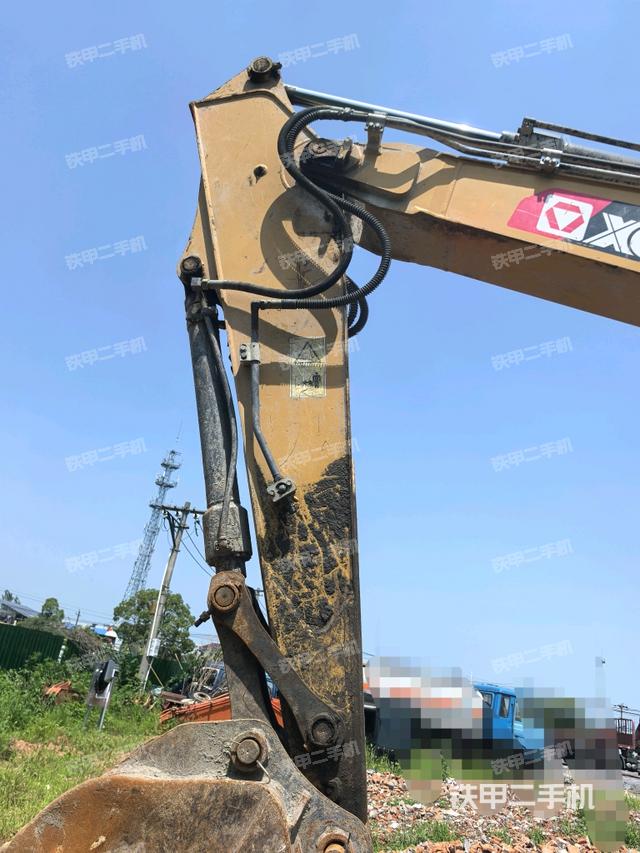 小臂整体左后(工作和回转装置) 小臂整体左后(工作和回转装置)