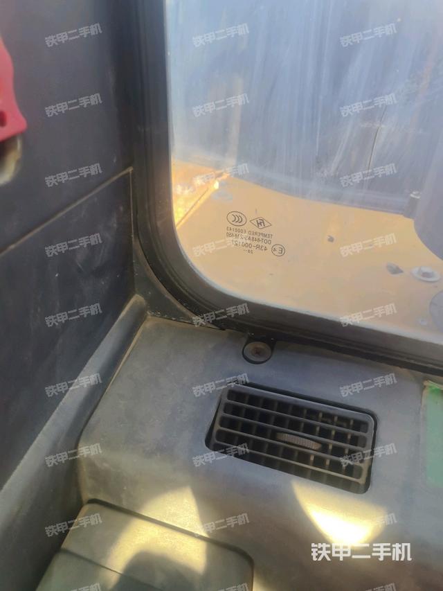 后窗玻璃角标(驾驶室部分) 后窗玻璃角标(驾驶室部分)