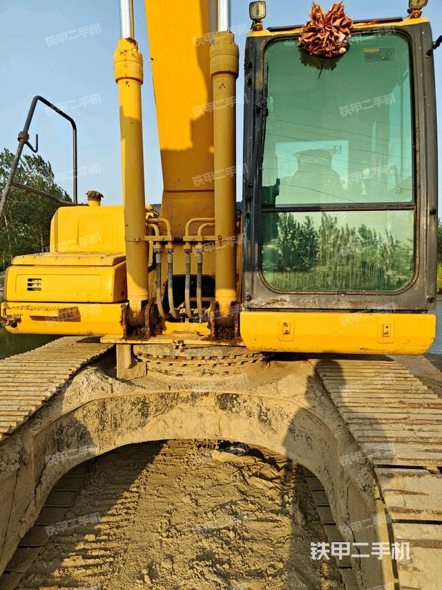 大臂油缸整體?豎拍（工作和回轉(zhuǎn)裝置）