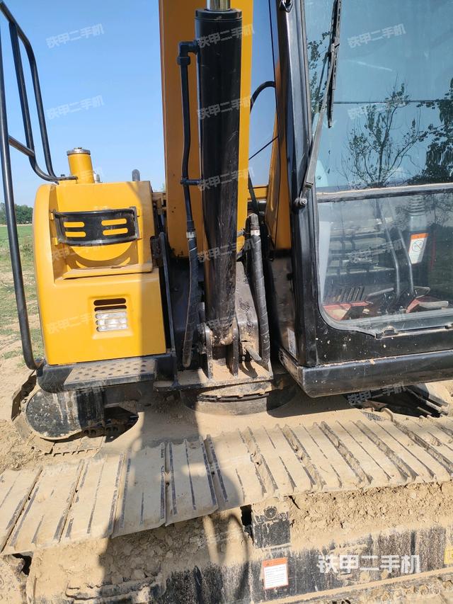 轉(zhuǎn)盤和下車架正前（工作和回轉(zhuǎn)裝置）