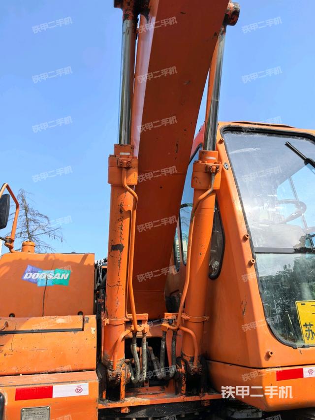 大臂油缸整體?豎拍（工作和回轉(zhuǎn)裝置）