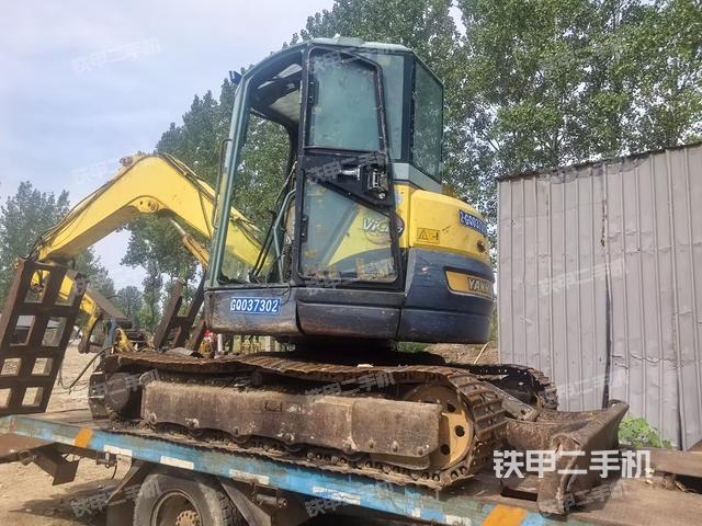 駕駛室頂部(整機(jī)外觀) 駕駛室頂部(整機(jī)外觀)