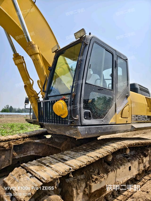 驾驶室整体(整机外观) 驾驶室整体(整机外观)