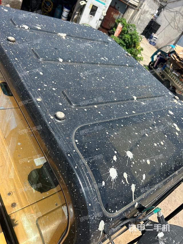 驾驶室顶部（整机外观）