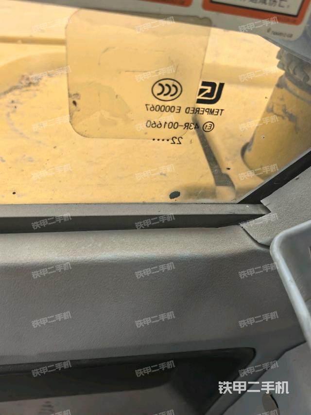 座椅右侧控制台/钥匙门/油门/含右手柄（驾驶室部分）