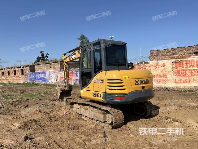 驾驶室整体(整机外观) 驾驶室整体(整机外观)