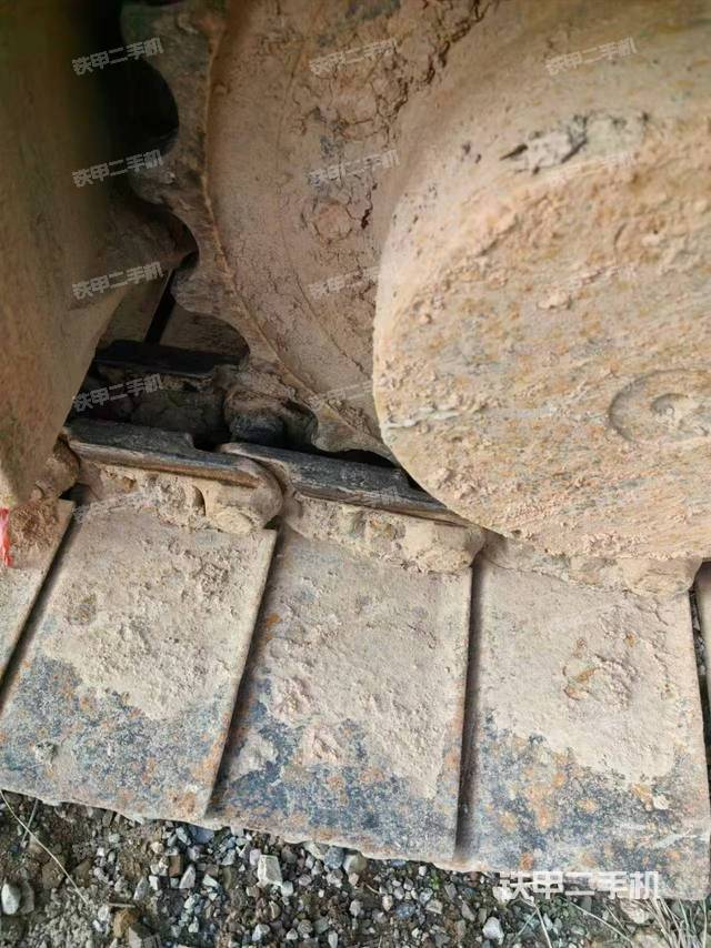 单侧履带整体(整机外观) 单侧履带整体(整机外观)