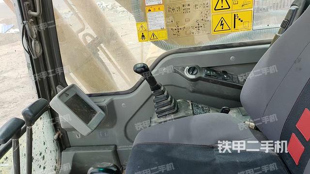 驾驶室整体(整机外观) 驾驶室整体(整机外观)
