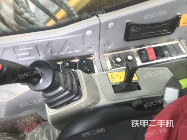 座椅右侧控制台/钥匙门/油门/含右手柄(驾驶室部分) 座椅右侧控制台/钥匙门/油门/含右手柄(驾驶室部分)