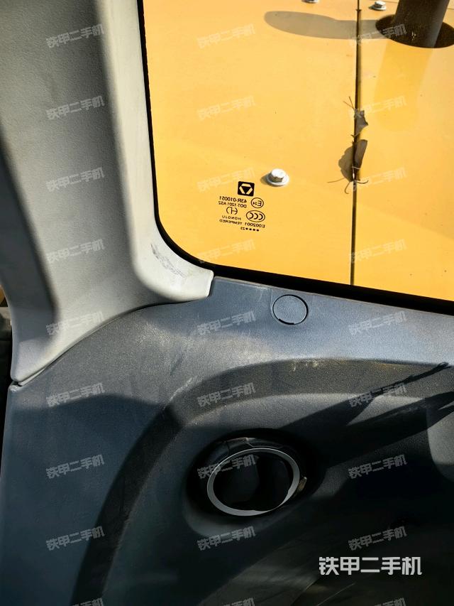 后窗玻璃角标（驾驶室部分）