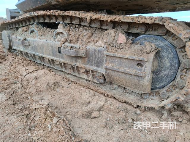 右侧履带整体(行走机构) 右侧履带整体(行走机构)