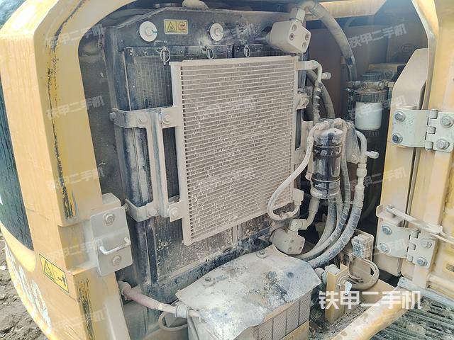 驾驶室顶部(整机外观) 驾驶室顶部(整机外观)