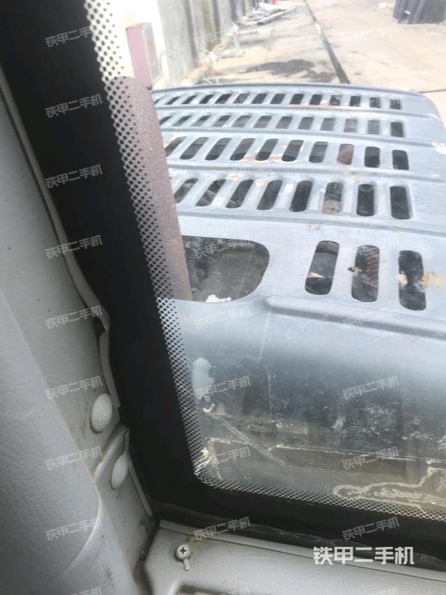 后窗玻璃角标(驾驶室部分) 后窗玻璃角标(驾驶室部分)