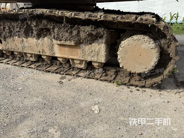 单侧履带整体(整机外观) 单侧履带整体(整机外观)