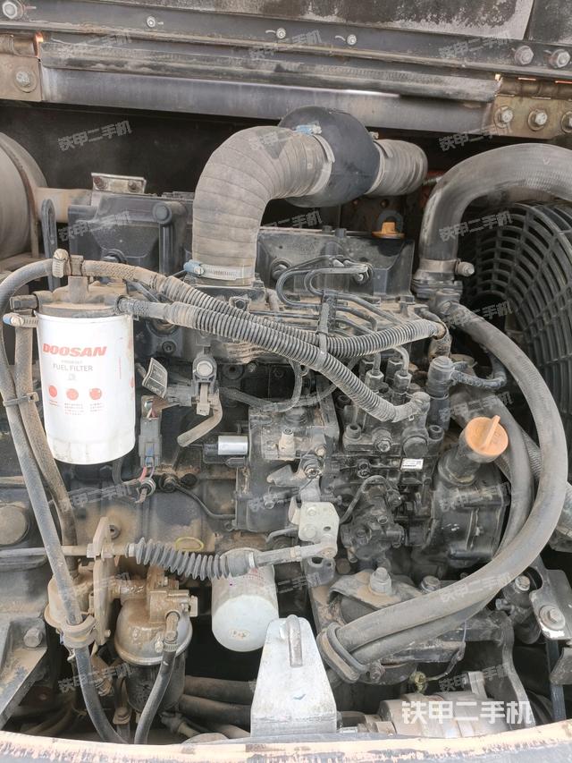 发动机室(上车部件) 发动机室(上车部件)