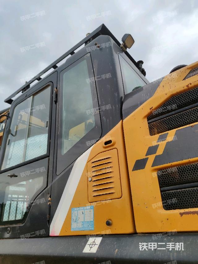 驾驶室左后45度(驾驶室部分) 驾驶室左后45度(驾驶室部分)