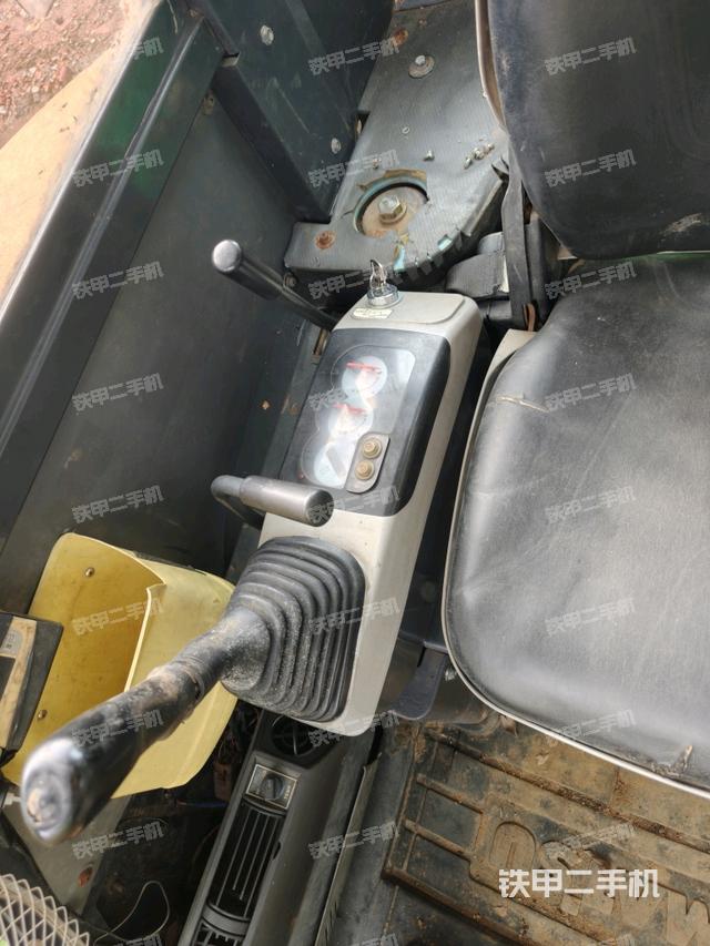 座椅右側(cè)控制臺/鑰匙門/油門/含右手柄（駕駛室部分）