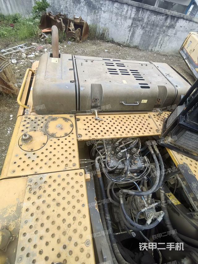 駕駛室整體（整機外觀）