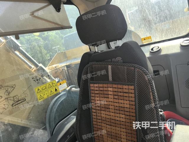 行走控制手柄和踏板?俯拍(駕駛室部分) 行走控制手柄和踏板?俯拍(駕駛室部分)
