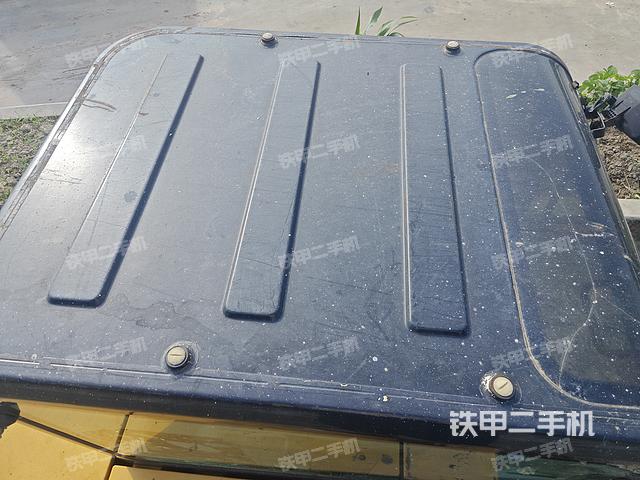 驾驶室顶部（整机外观）