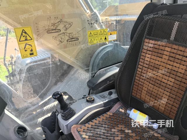 后窗玻璃角標(駕駛室部分) 后窗玻璃角標(駕駛室部分)