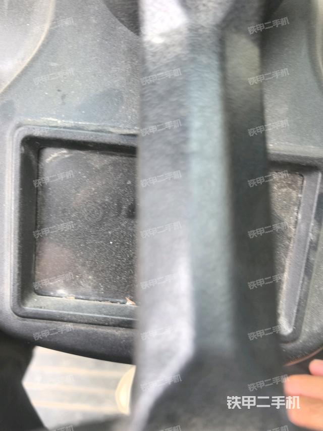 显示屏 (驾驶室部分) 显示屏 (驾驶室部分)