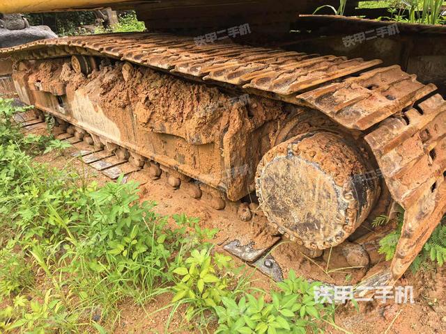 单侧履带整体(整机外观) 单侧履带整体(整机外观)